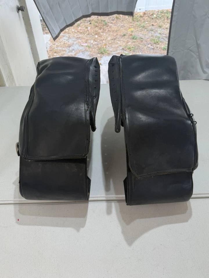 Triumph OEM Leather Saddlebags Hard Shell Cruiser Bags America Speedmaster - Image 3 of 4