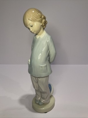 Lovely LLADRO Punishment #4899, Boy w/Soccer Ball Figurine, Glossy Excellent !￼￼