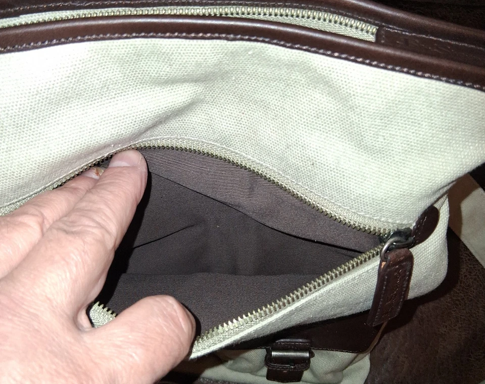 Bolso Mensajero Ben Sherman Mediano de Lona con Bolsillos y Correa N.W.O.T. Tostado/marrón Foto 4 de 4