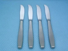 International TODAY Set of 4 NEW Dinner Knives 8 3/8" Stainless Deluxe Flatware