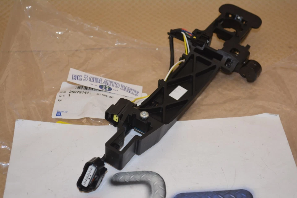 KIT CARCASA SOPORTE MANIJA PUERTA EXTERIOR DELANTERA DERECHA CADILLAC CTS nuevo OEM Foto 4 de 4