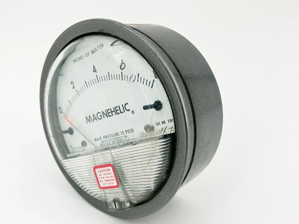 New Dwyer 2008 Magnetic Pressure Gauge 0-8 Inches of Water - Image 3 of 4