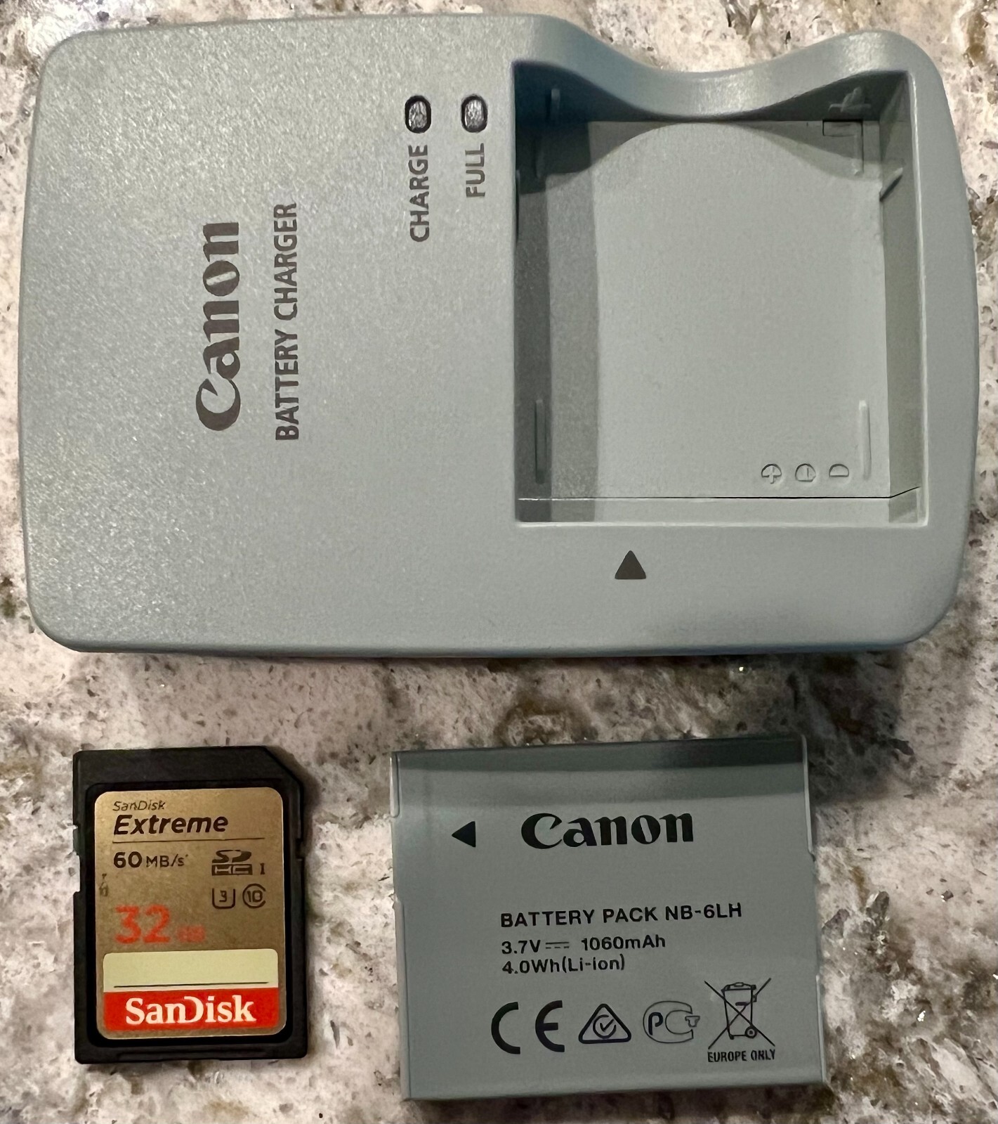 Canon Powershot SX610 HS, White, Charger w Battery, 32 MB card and case