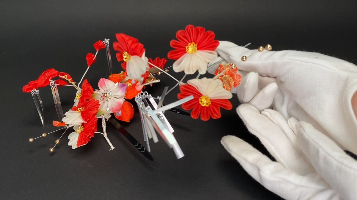 きなこ様order髪飾り赤&白&flower お着物の雰囲気に合わせたデザイン♡ Kanzashi Big &Small Red Japan Kimono Hair ornament, Set of 2