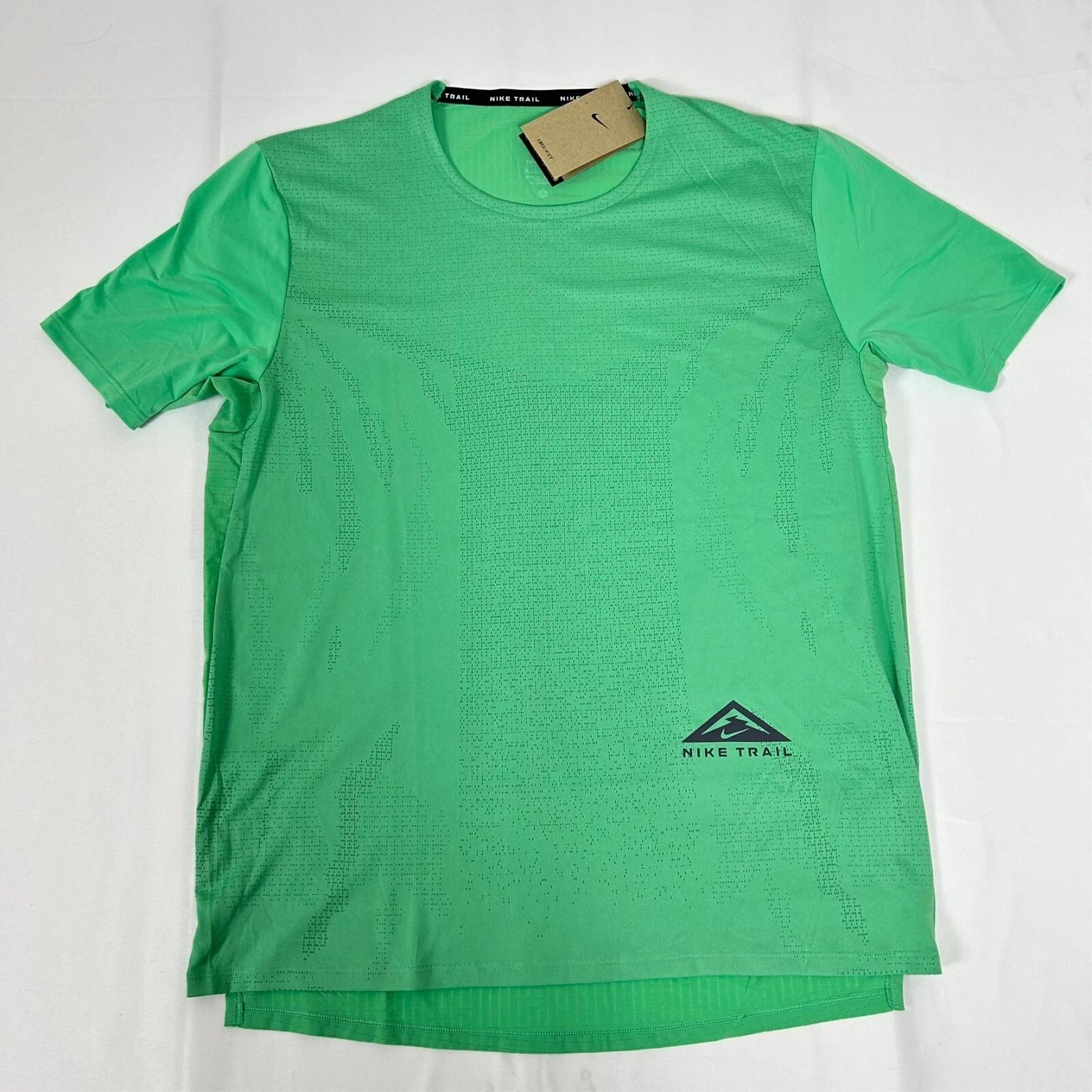 NWT Men's Nike Dri-FIT DM4646-363 Green L Trail Running Gym Training T-shirt B62