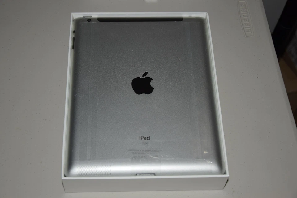 Apple iPad 3 3rd Gen 64 GB MC756LL/A Wi-Fi + GSM 4G Cell Verizon Unlocked Black. - Image 3 of 4