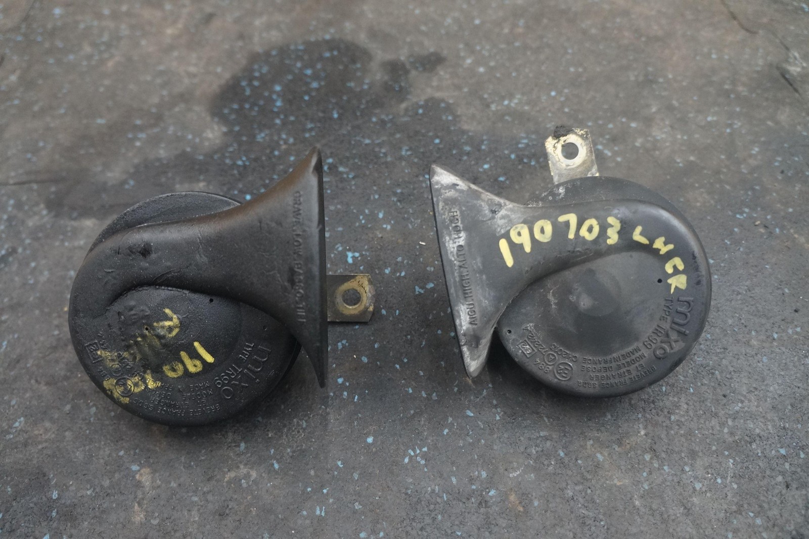 Set Of 2 Left & Right Horn Assembly OEM Bentley Turbo R 1991