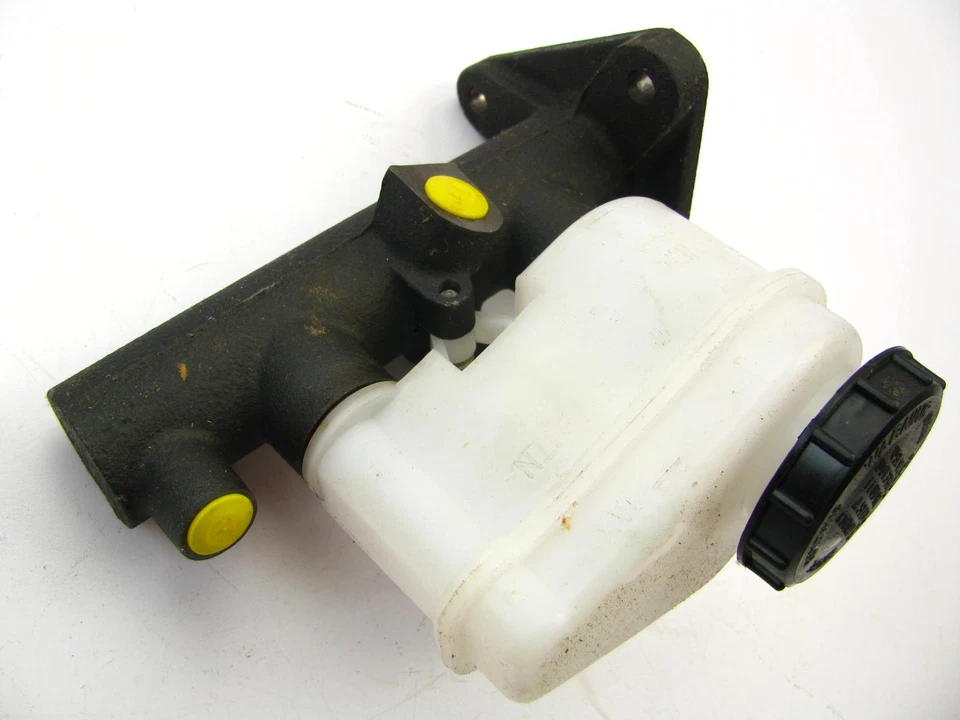 Главный тормозной цилиндр Bendix 12859 для 1993-1997 Geo Prizm (без ABS) - Изображение 3 из 4