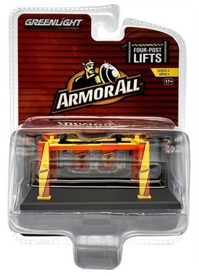 1:64 GREENLIGHT Four-Post Lifts - Armor All , Neu