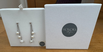 HONORA 3 OHRHÄNGER PERLEN & KRISTALL DURCHBOHRTE OHREN NEU IM KARTON CFWP & CRY MACYS