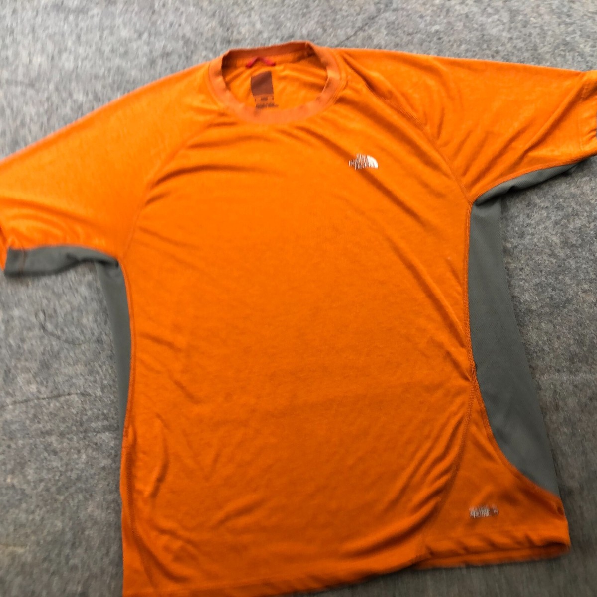 ★THE NORTH FACE★ Men's Recovery Short Sleeve T-ShirtTOMATO The North Face Shirt Mens Medium Orange Short Sleeve Workout