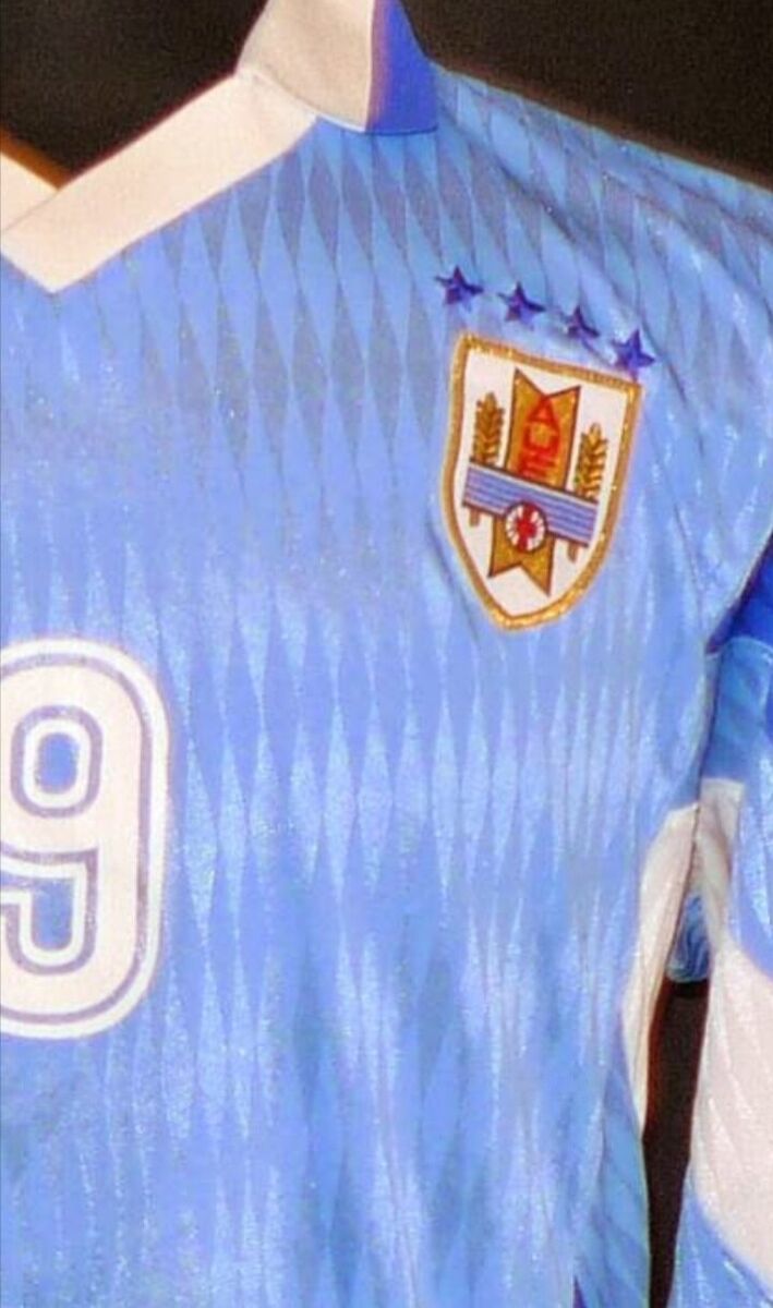 Escudo original de la selección uruguaya de fútbol años ochenta y noventa