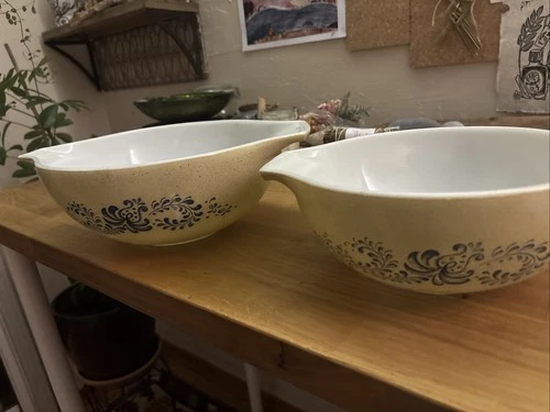 Pyrex Cinderella Nesting Mixing Bowls | Homestead Pattern | 444 & 443 | Set of 2