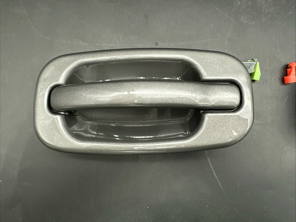 Tahoe Silverado Sierra Suburban Yukon 1999-2006 - Juego de 4 manijas de puerta plateadas Foto 4 de 4