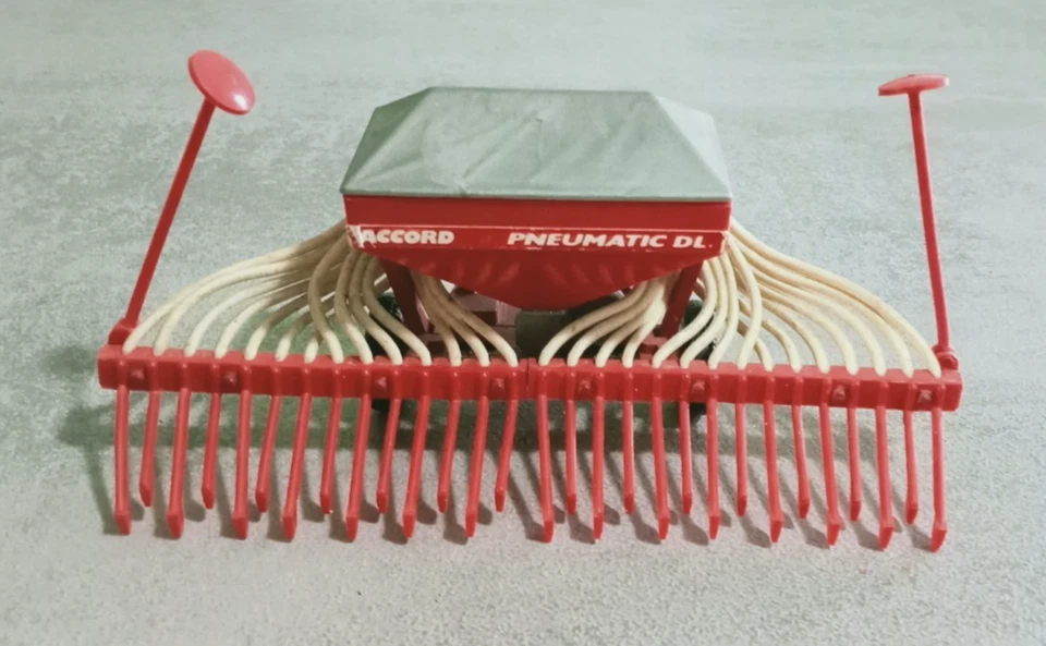 BRITAINS 1:32 - SEMINATRICE ACCORD  PNEUMATIC DL - Immagine 2 di 3