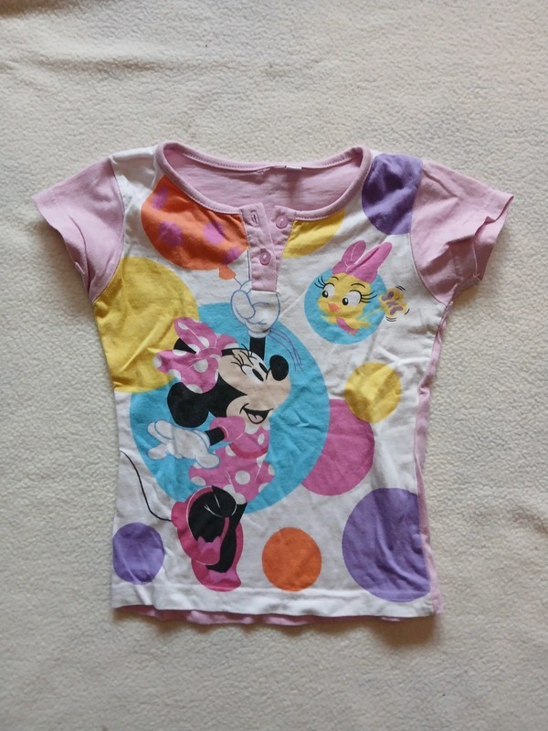 Buntes T-Shirt mit Minnie Mouse und Donald Duck. Perfekt für Mädchen 4 Jahre