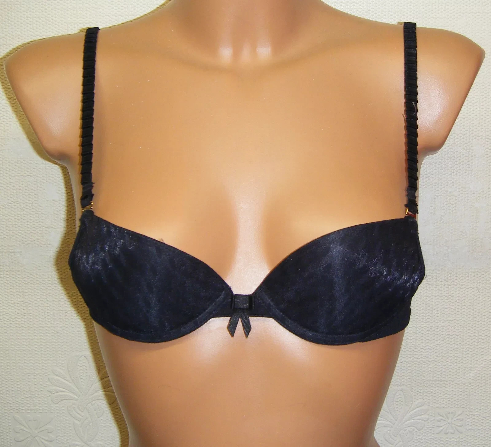 Chantelle Passionata Bra Basic Instinct Size 32A Black Padded Push Up 4102 New