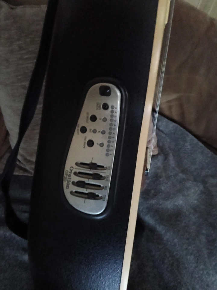 Guitarra eléctrica acústica Ovation Foto 3 de 4