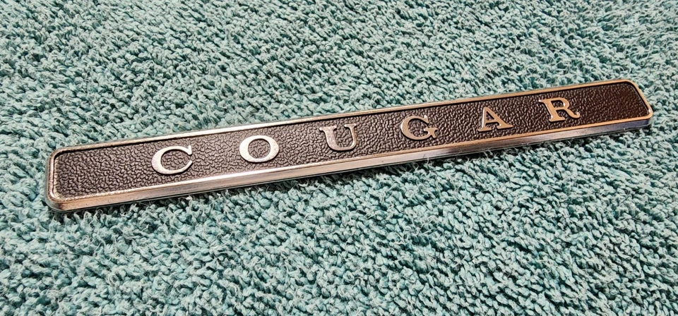 НОВАЯ ИЗ СТАРЫХ ЗАПАСОВ РЕДКАЯ МЕТАЛЛИЧЕСКАЯ ЭМБЛЕМА РТУТНОЙ ПУМЫ 1970 СТАНДАРТНАЯ ПРИБОРНАЯ ПАНЕЛЬ ASLO ПОДХОДИТ ДЛЯ 1969 - Изображение 2 из 4