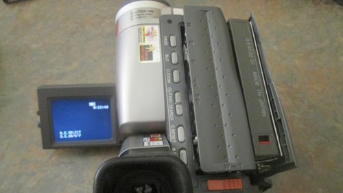 Canon-ES 420 V Hi8/8mm Video Camcorder - Picture 7 of 11
