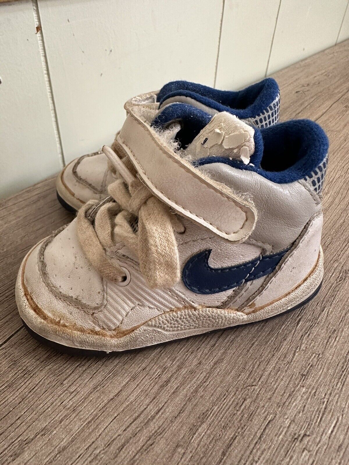 Vintage 1980s Infant 2C NIKE High-Top Sneakers Wh… - image 5