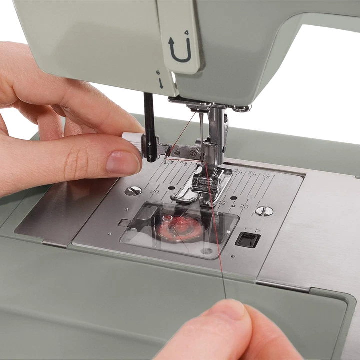 Singer 4452 Heavy Duty Mechanical Sewing Machine - Image 4 of 4