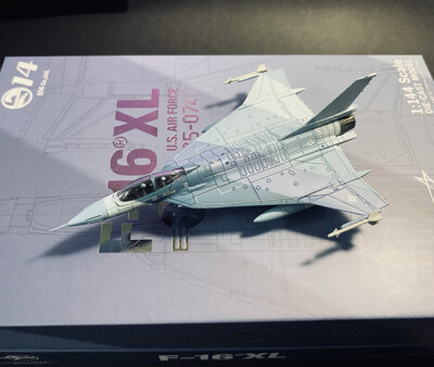 S14 1/144 US Air Force F16XL Fighter F-16XL XL-2 Prototype 75-0747