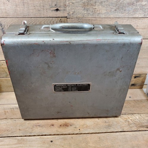 5/8 Ingersoll Rand Model G6 Electric Impact W Sockets & Accessories / Case - Picture 15 of 15