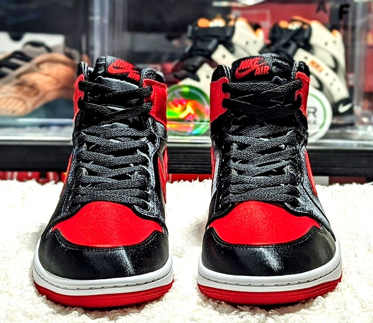 Nike Air Jordan Retro 1 High OG Satin Bred Red FD4810-061 Nike Air Jordan Retro 1 High OG Satin Bred Red FD4810-061