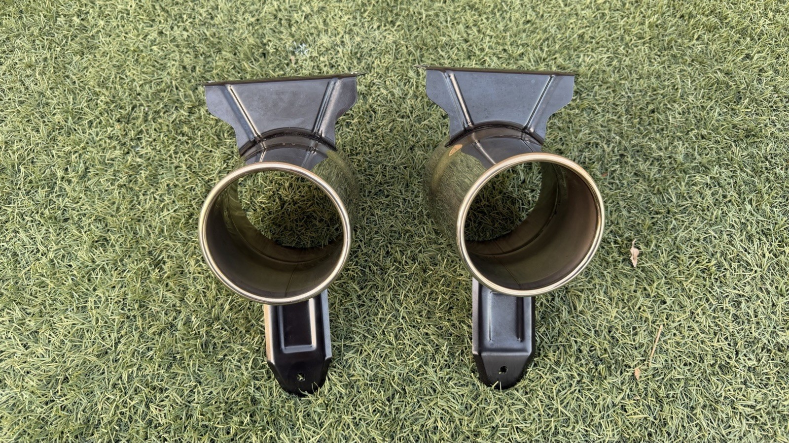 2016–2019 FERRARI 488 GTB / SPIDER REAR EXHAUST TIPS – OEM TAILPIPES