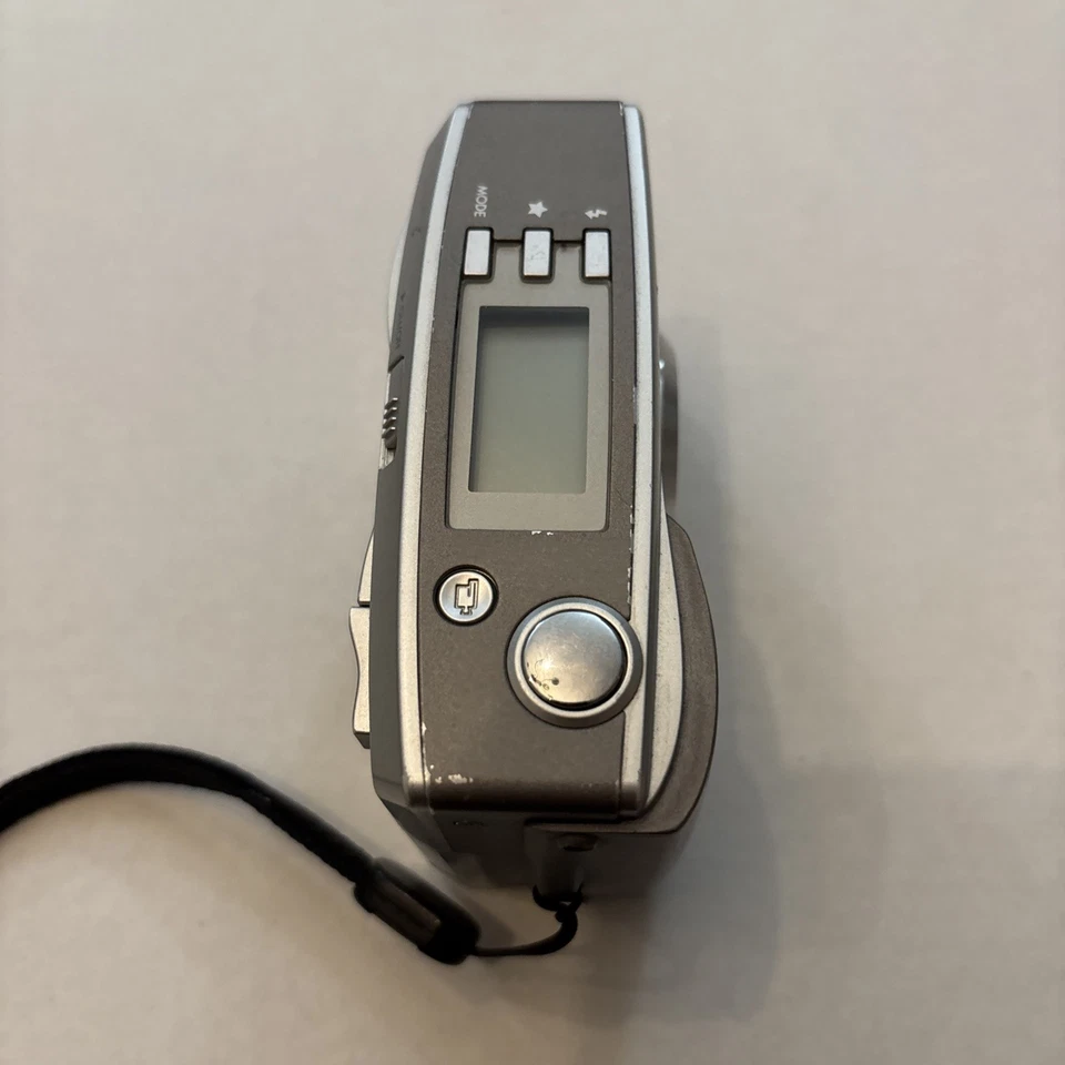 Camera HP PhotoSmart 735  3.2MP 5.8-17.4 Zoom Lens Digital Silver - Tested - Image 3 of 4