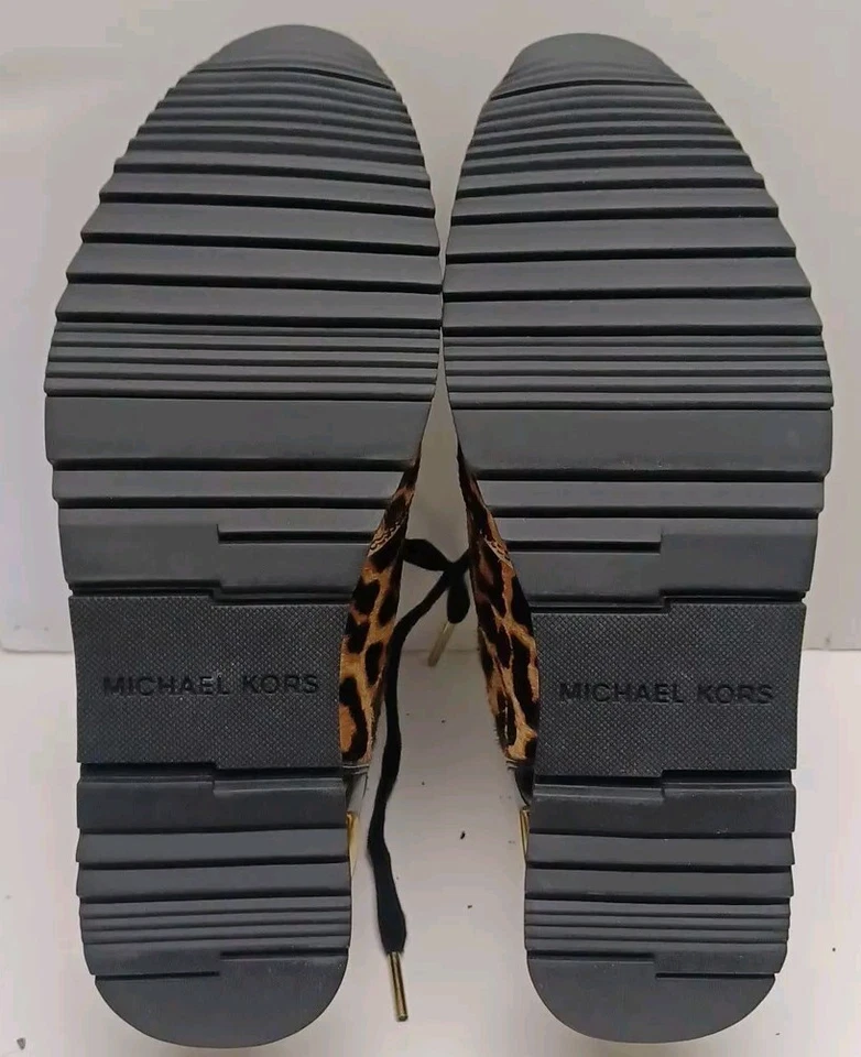 Zapatillas deportivas Michael Kors con cordones estampado de leopardo charol fotos de notas 4 y 5 Foto 3 de 4