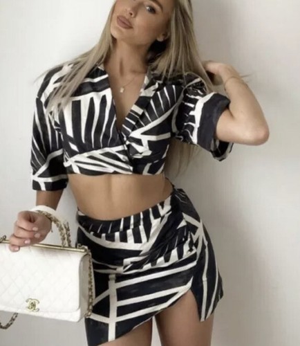 ZARA NWT BLACK WHITE PRINTED CROPPED 