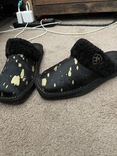 ARIAT Women's Indoor/Outdoor Jackie Square Toe Exotic Slippers 2830-001 Size 9