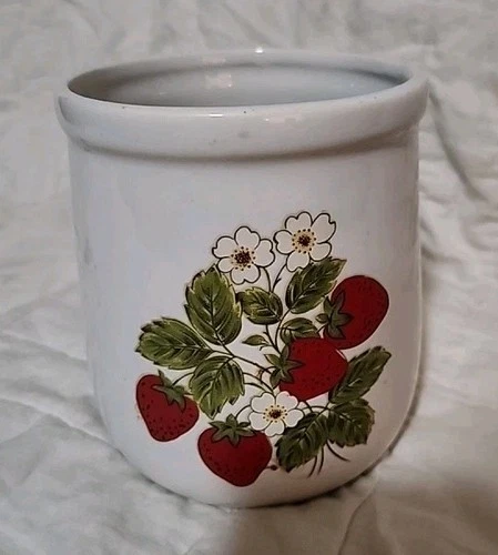MCCOY USA ~ STRAWBERRY COUNTRY ~ #135 ~ CANISTER ~ NO LID ~ UTENSIL CROCK ~ EUC