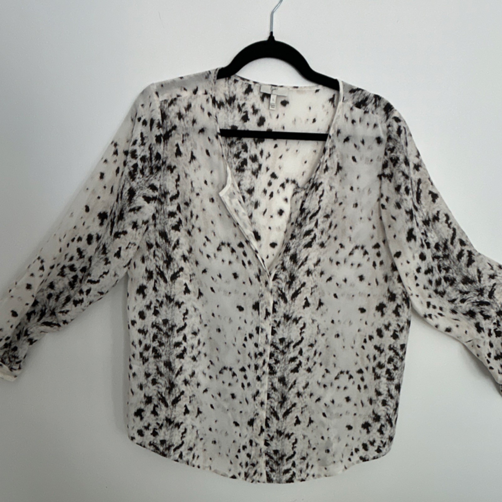 Joie Animal Print V-Neck Long Sleeve Blouse White Black Women's Size L