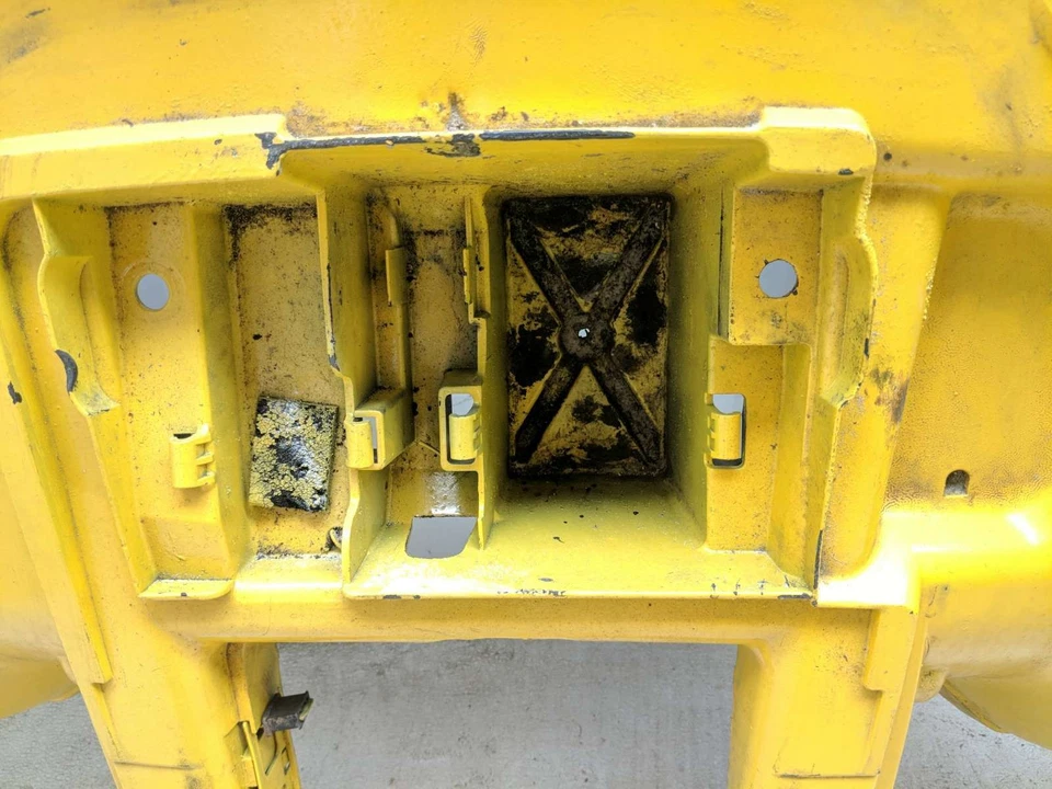 Панель крышки заднего крыла 04 Suzuki Eiger 400 - Изображение 2 из 4