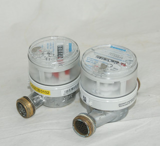 2 x Wasseruhr Kalt Baulänge 110 mm 1/2" Anschlüsse 2 5m³ 40°c ohne Eichung