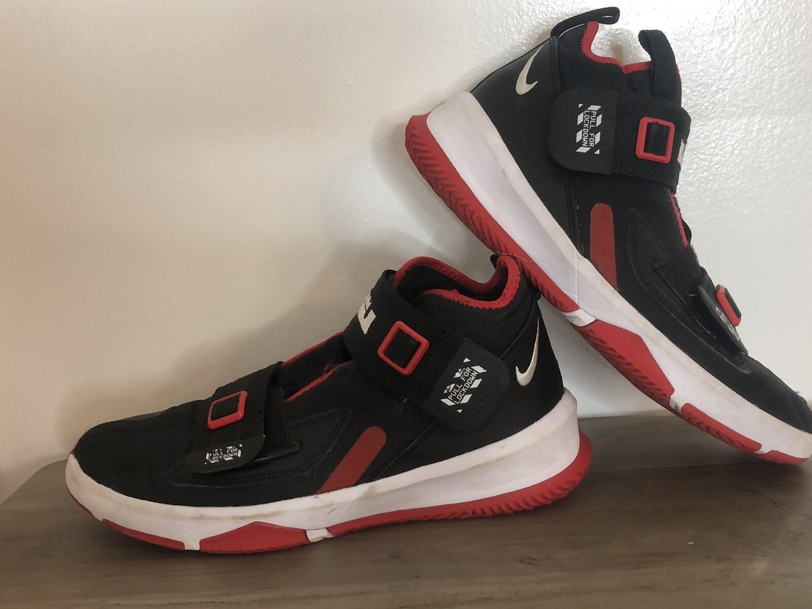 lebron 13 black and white