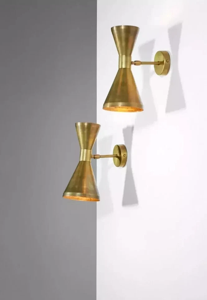 Par de apliques de pared italianos contemporáneos Diabolos de latón macizo para el hogar Foto 2 de 4