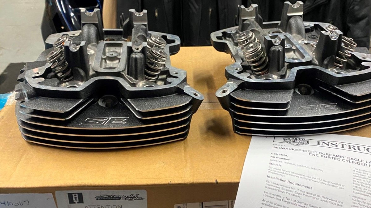 a-chan　0308 Screamin Eagle Cnc Ported Cylinder Heads Harley M8 Touring Street