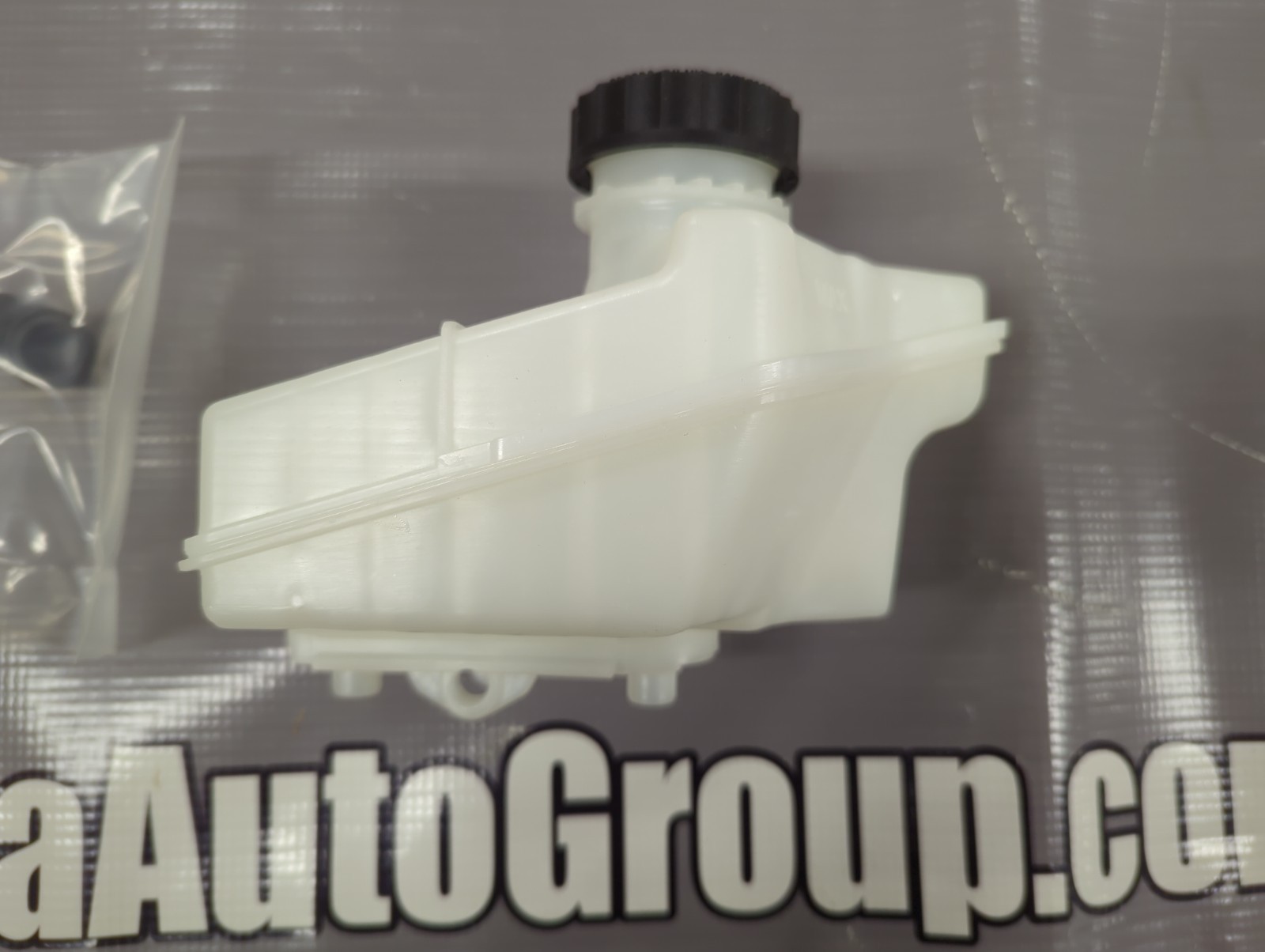 OEM Maserati Brake Booster Tank, Levante 4x4, 17-24, 673007334