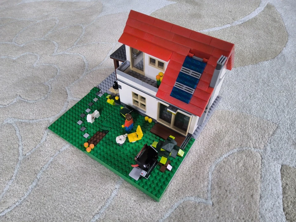 LEGO Creator 5771 Hillside House, photo 4 of 5