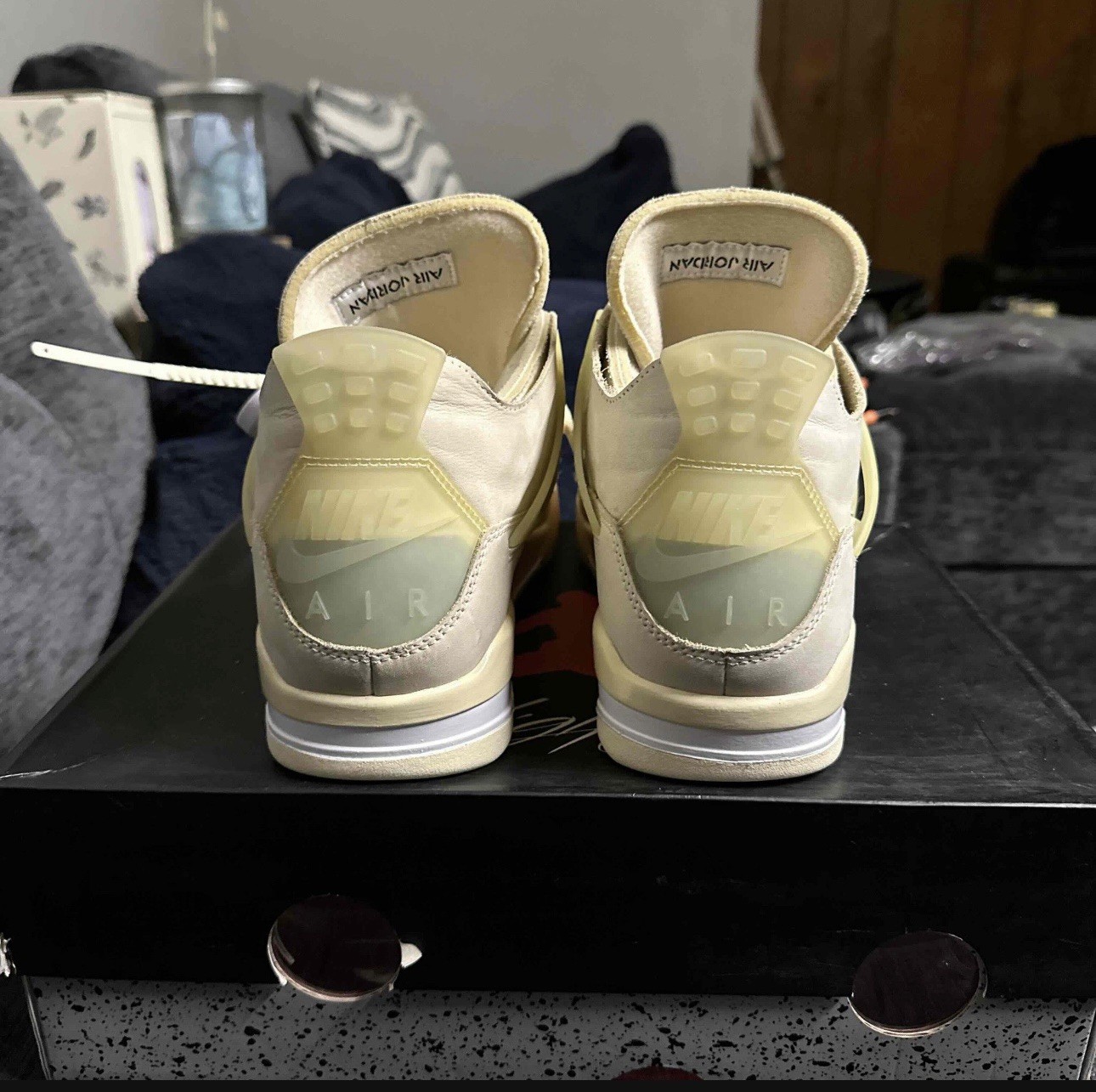 Size 10M/11.5W - Air Jordan 4 Retro Off-White Sail 2020 Pre-Owned CV9388-100 thumbnail 5