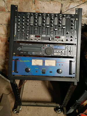Soundanlage Behringer , Omnitronic,Mc Crypt mit DJ-Rollwagen