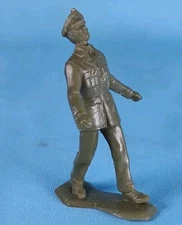 Vintage 1/32 Scale Green Soldier Marx  NCO Officer
