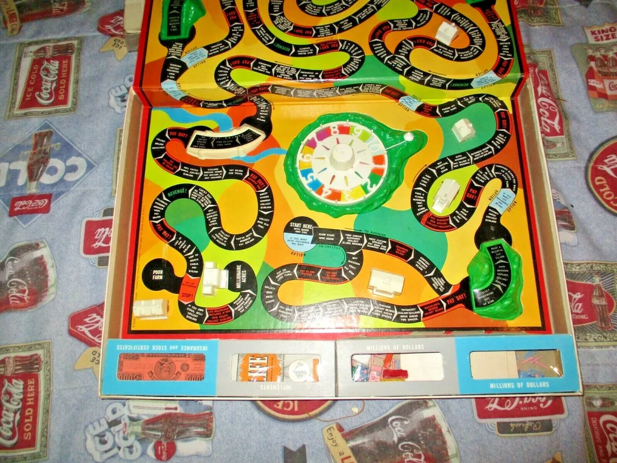 The Game of Life Twists and Turns by Milton Bradley 2007 - 100