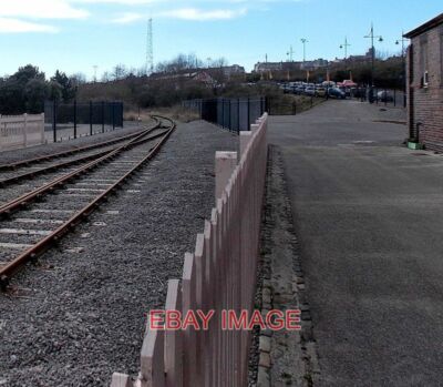 FOTO ZWEI GLEISE IN EINEN WESTLICH DES BAHNSTEIGS AM WASSER BARRY TEIL DER BARRY TOUR