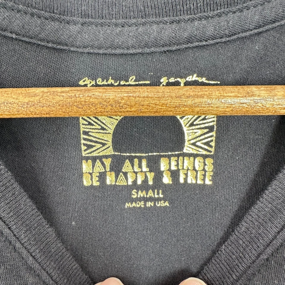 Tanque preto gangster espiritual tamanho pequeno micro modal AMOR gráfico de coração arco-íris - Imagem 4 de 4