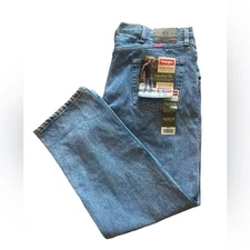 Wrangler Regular Fit Straight Leg Jeans Mens Size 42x30 NWT
